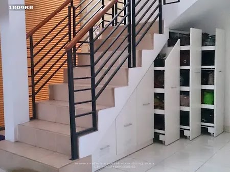 Rak bawah tangga fungsional buatan SUNSUN Interior Bandung (2)